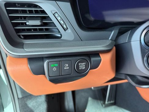 Used 2025 Porsche 911 Carrera image 21