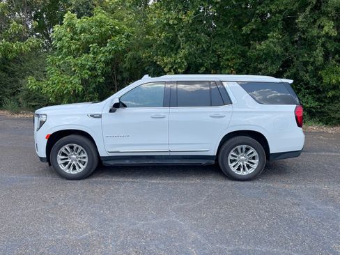 Used 2024 GMC Yukon SLT AWD/4WD image 2