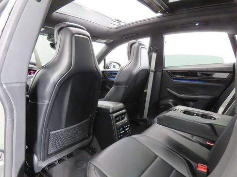 Certified 2025 Porsche Macan 4 Electric AWD/4WD image 44