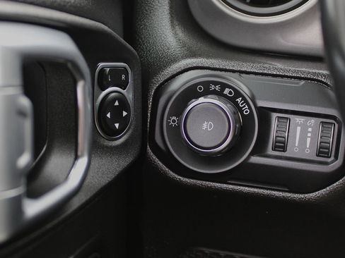 Used 2022 Jeep Wrangler Unlimited Sport image 17