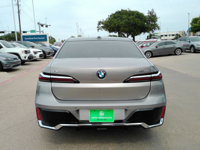 Used 2024 BMW i7 xDrive60 w/ Premium Package AWD/4WD image 9