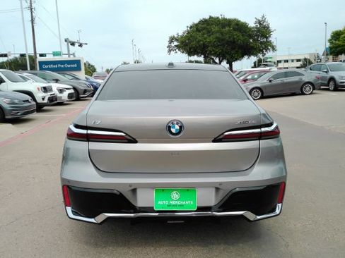 Used 2024 BMW i7 xDrive60 w/ Premium Package AWD/4WD image 9