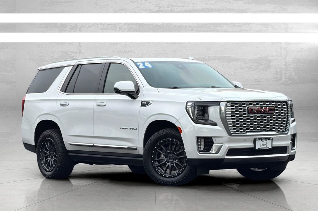 Used 2024 GMC Yukon Denali w/ Max Trailering Package AWD/4WD image 2