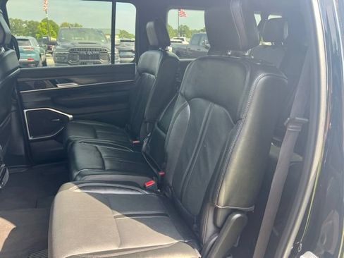 Used 2024 Jeep Wagoneer L Series II w/ Flexible Seating Group AWD/4WD image 19