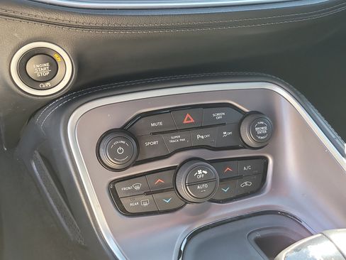 Used 2022 Dodge Challenger R/T w/ Plus Package image 21