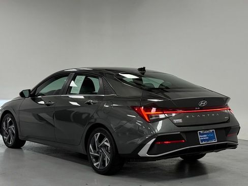 Certified 2025 Hyundai Elantra Limited image 4