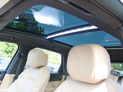 Used 2020 Porsche Cayenne AWD/4WD image 32