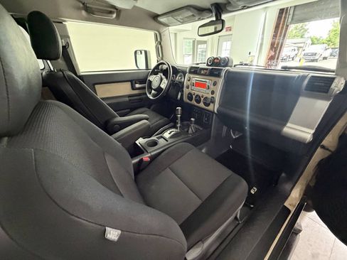 Used 2014 Toyota FJ Cruiser 4WD w/ Upgrade Package image 12
