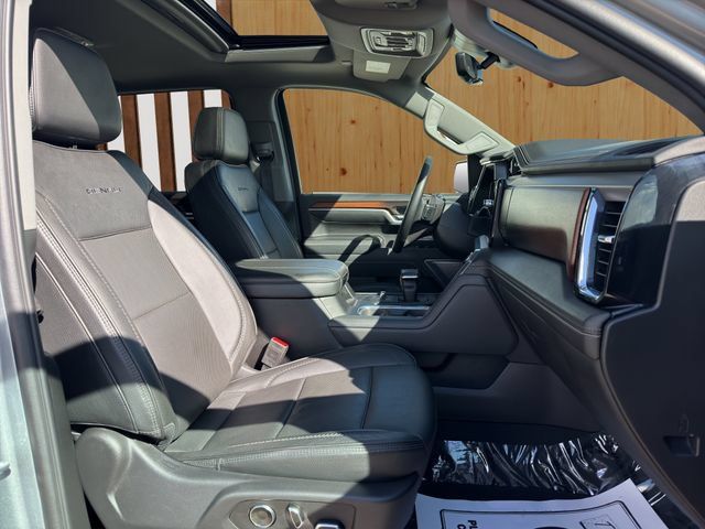 Used 2025 GMC Sierra 1500 Denali w/ Technology Package AWD/4WD image 32