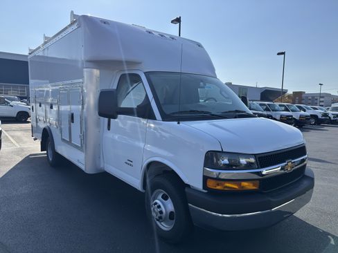 New 2025 Chevrolet Express 4500 w/ Power Convenience Package image 40