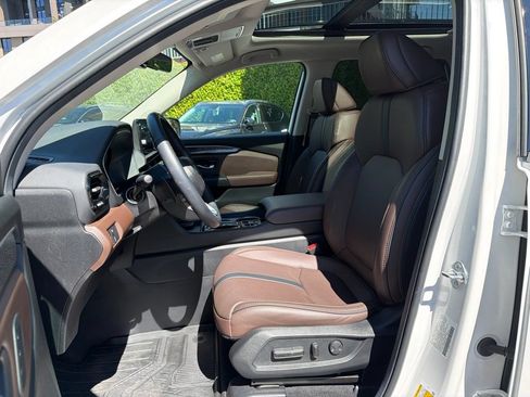 Used 2025 Honda Pilot Elite image 9