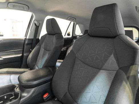 Used 2024 Toyota RAV4 XLE AWD/4WD image 6