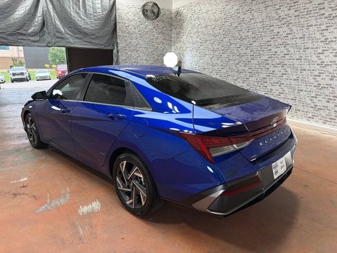 Used 2025 Hyundai Elantra SEL FWD image 5