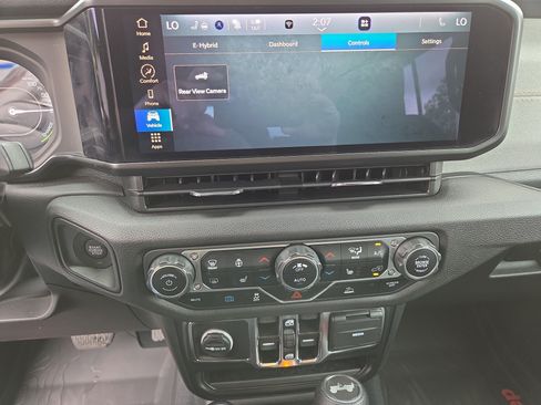 Certified 2024 Jeep Wrangler Unlimited w/ Convenience Group AWD/4WD image 26