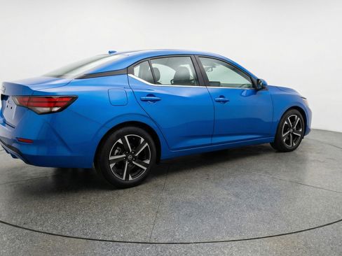 Used 2025 Nissan Sentra SV FWD image 9