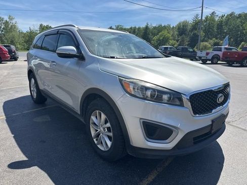 Used 2017 Kia Sorento AWD image 8