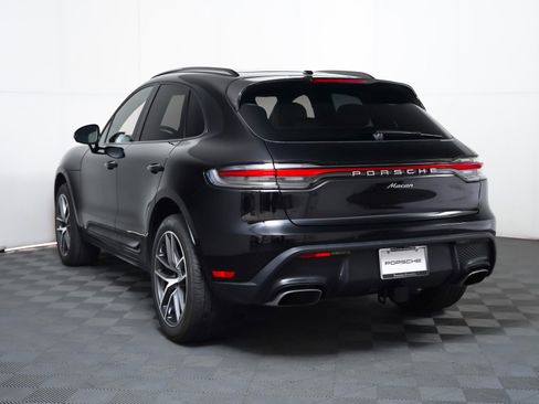 Certified 2025 Porsche Macan image 3