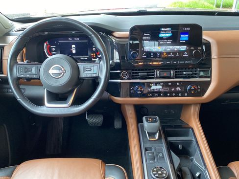 Certified 2023 Nissan Pathfinder Platinum w/ Cargo Package AWD/4WD image 26