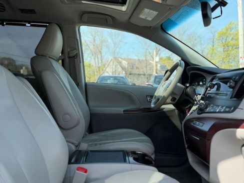 Used 2012 Toyota Sienna XLE FWD image 15