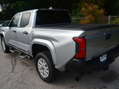 Used 2025 Toyota Tacoma SR AWD/4WD image 7