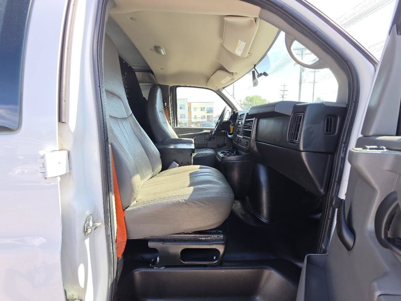 Used 2013 Chevrolet Express 2500 RWD image 18