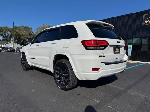 Used 2018 Jeep Grand Cherokee Altitude image 2