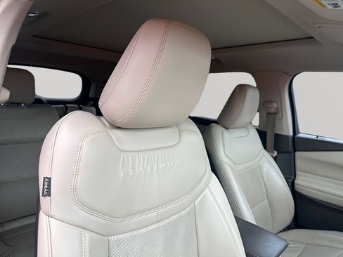 Used 2020 Ford Explorer Platinum w/ Premium Technology Package AWD/4WD image 17