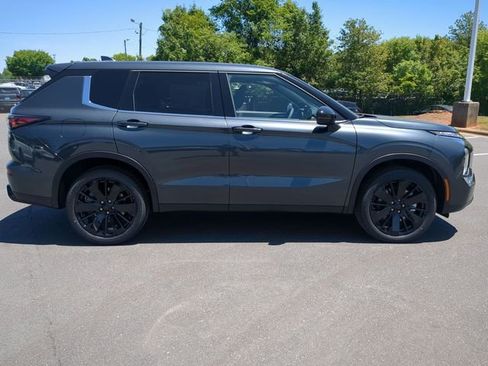 New 2026 Mitsubishi Outlander LE FWD image 2