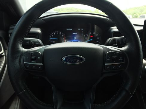 Used 2020 Ford Explorer XLT w/ Equipment Group 202A RWD image 20