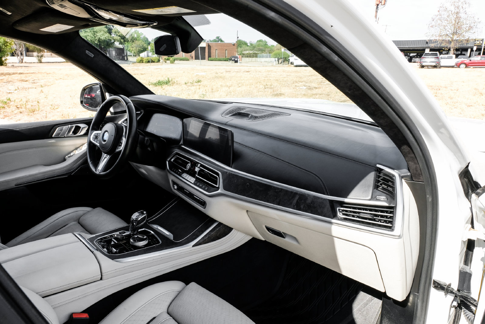 Used 2020 BMW X7 M50i w/ Dynamic Handling Package AWD/4WD image 11