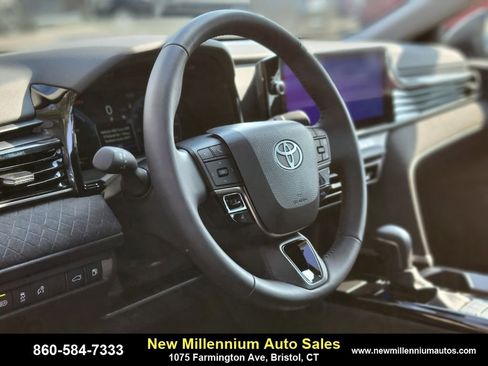 Used 2025 Toyota Camry XLE image 19