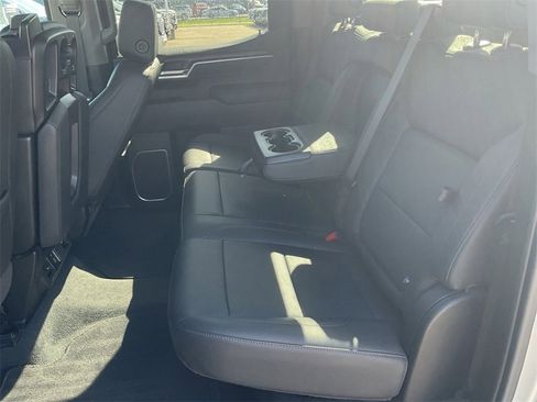 Used 2025 GMC Sierra 1500 SLT image 17