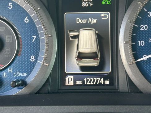 Used 2018 Toyota Sienna XLE w/ XLE Navigation Package FWD image 33