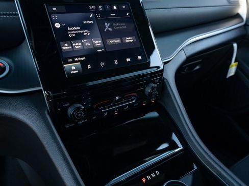 New 2025 Jeep Grand Cherokee L Laredo RWD image 26