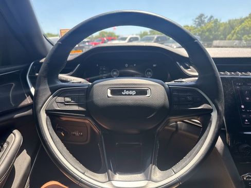 Used 2022 Jeep Grand Cherokee L Laredo image 12