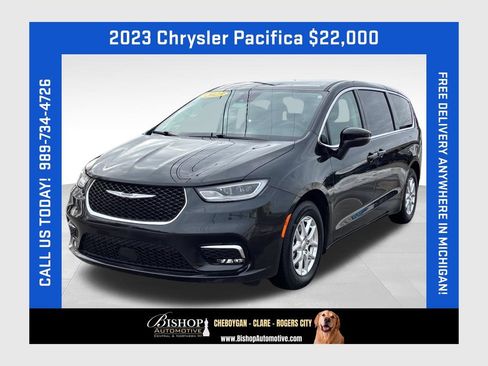 Used 2023 Chrysler Pacifica Touring-L FWD image 1