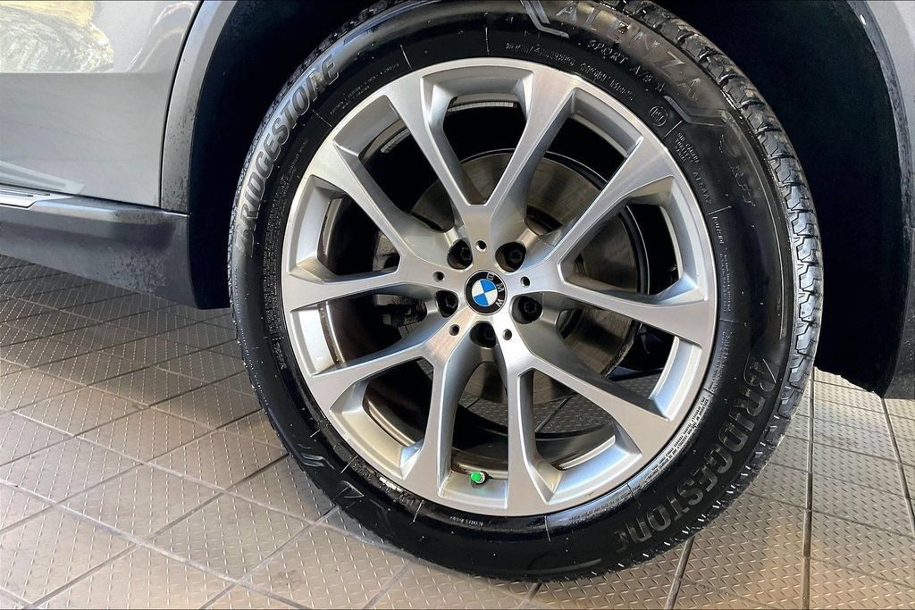 Used 2026 BMW X5 xDrive40i AWD/4WD image 32