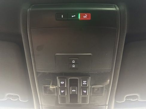 Used 2022 Volkswagen Atlas Cross Sport SEL R-Line AWD/4WD image 14