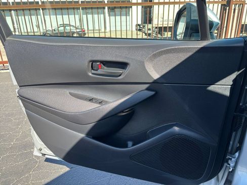 Used 2025 Toyota Corolla LE FWD image 18
