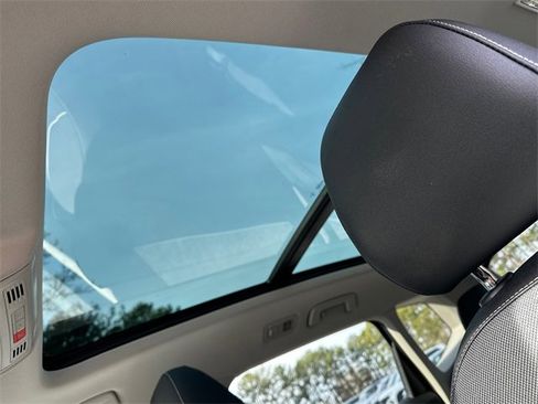 Used 2024 Volkswagen Taos SE image 35