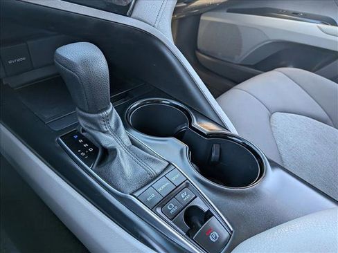 Used 2020 Toyota Camry LE image 11