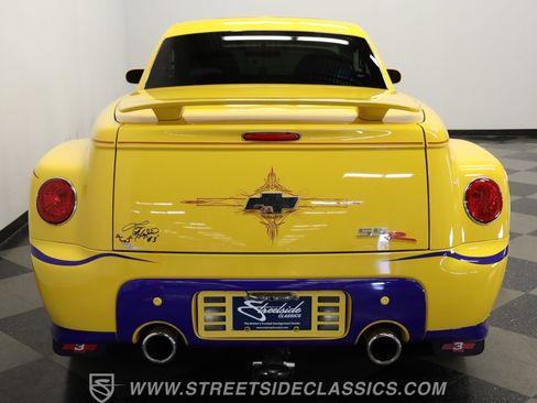 Used 2005 Chevrolet SSR w/ Preferred Equipment Group image 8