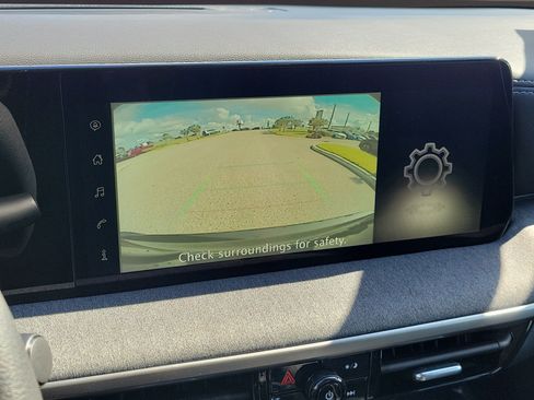 Certified 2025 Nissan Kicks SV FWD image 27