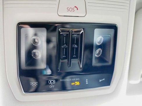 Used 2025 Volkswagen Tiguan SE w/ Panoramic Sunroof Package image 20