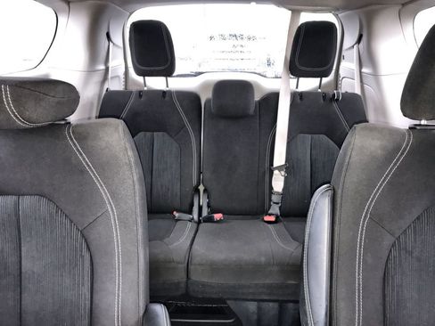 Used 2022 Chrysler Voyager LX FWD image 22