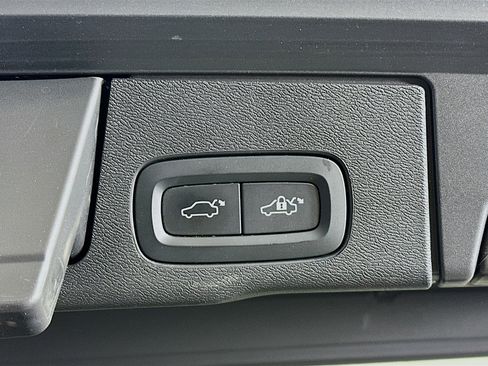 Used 2018 Volvo XC60 T5 Momentum w/ Convenience Package AWD/4WD image 31