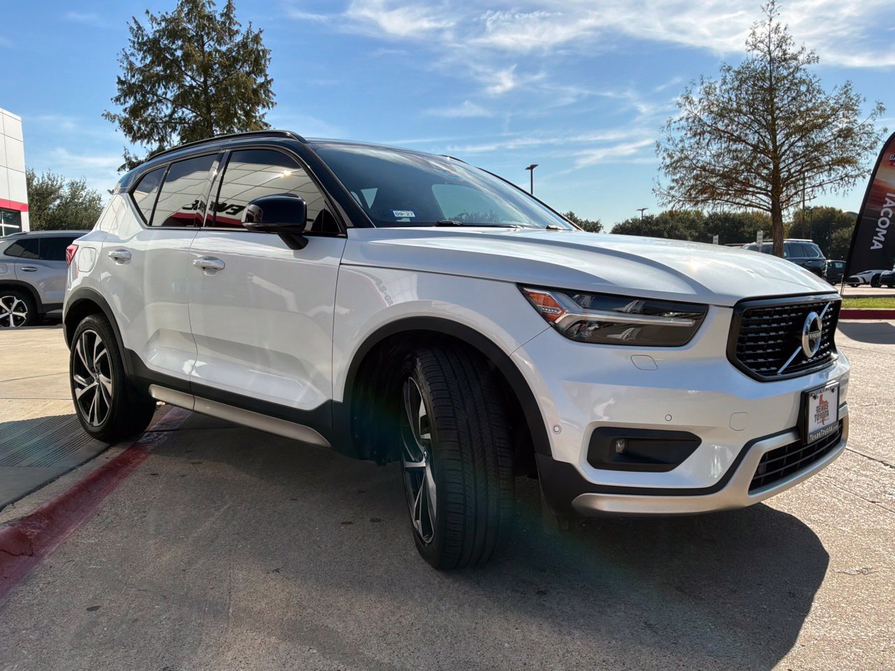 Used 2019 Volvo XC40 T5 R-Design AWD/4WD image 4