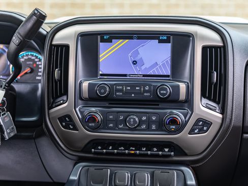 Used 2017 GMC Sierra 2500 Denali w/ Duramax Plus Package AWD/4WD image 39