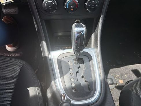 Used 2013 Dodge Avenger SE FWD image 4