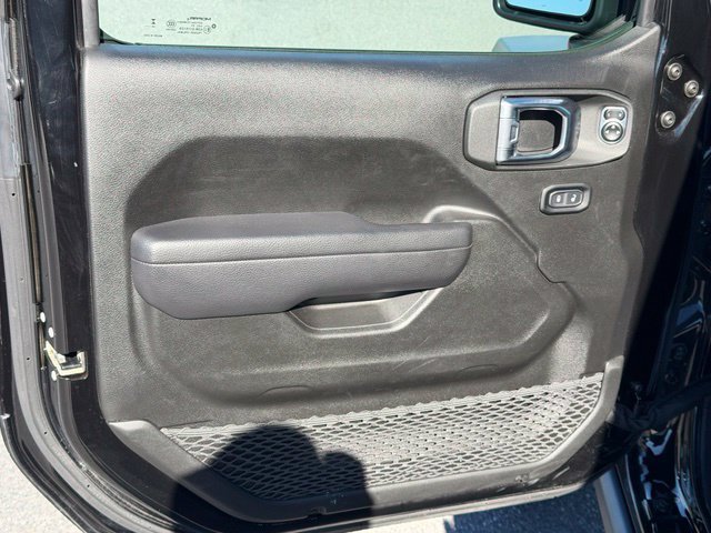 Used 2024 Jeep Wrangler Unlimited AWD/4WD image 25